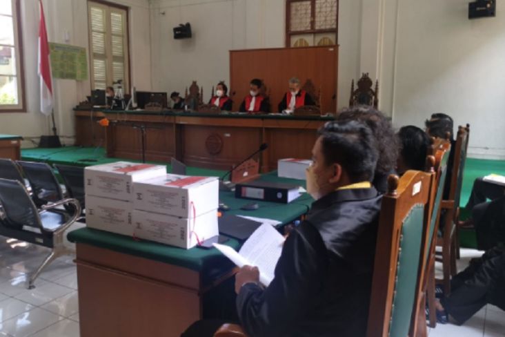 Tangis Emak-emak Pecah saat Nurdin Abdullah Bacakan Pledoi di Pengadilan Tipikor Makassar