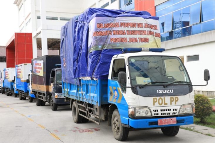 Pemprov DKI Salurkan Bantuan Logistik untuk Korban Erupsi Gunung Semeru