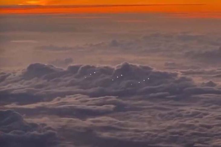 Terekam Video Seorang Pilot Mengklaim Melihat Armada UFO Terbang di Atas Samudra Pasifik