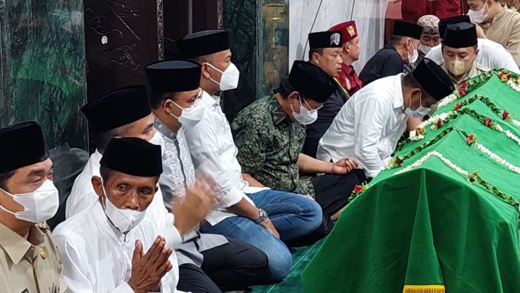 Hujan Warnai Pemberangkatan Jenazah Haji Lulung ke TPU Karet Bivak