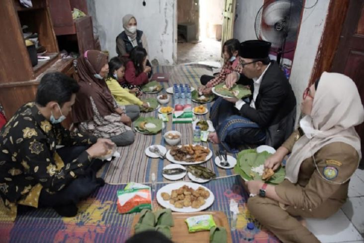 3 Bocah Ini Ditelantarkan Kedua Orangtuanya, Sumringah Diajak Makan Siang Ridwan Kamil
