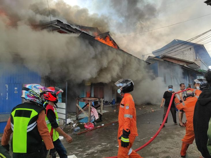 Kebakaran Hanguskan Puluhan Rumah di Balikpapan, 300 KK Terdampak