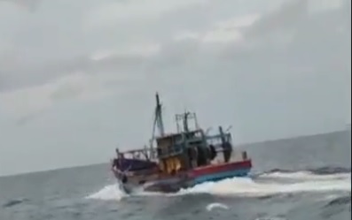 Bak Film, Rentetan Tembakan Pecah saat Petugas Tangkap 2 Kapal Berbendera Malaysia Curi Ikan di Selat Malaka