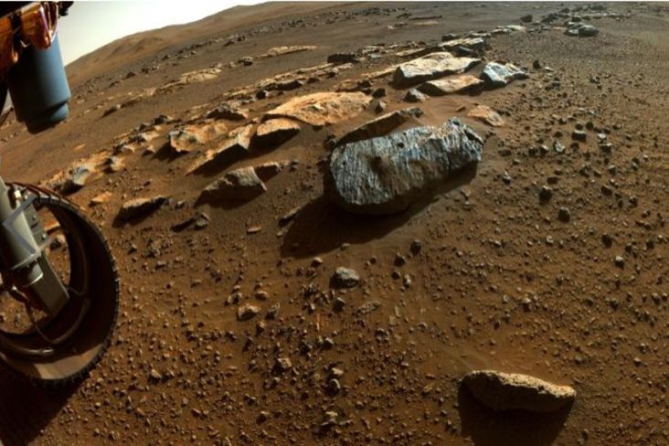 Penjelajah NASA Perseverance Temukan Batu Kristal di Kawah Jezero Mars