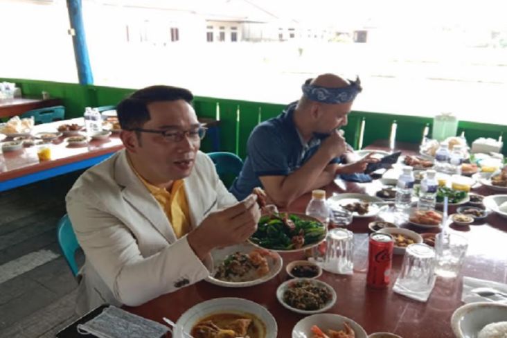 Santap Ayam Tangkap di Aceh, Ridwan Kamil Sebut Senikmat-nikmatnya Makan Siang