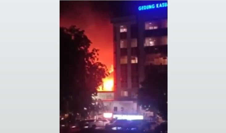 Penampakan Kobaran Api yang Membakar RSUP Dr Kariadi Semarang