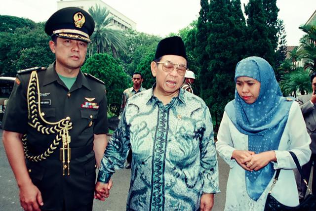 Gubernur Khofifah Ajak Masyarakat Indonesia Adopsi Keteladanan Gus Dur