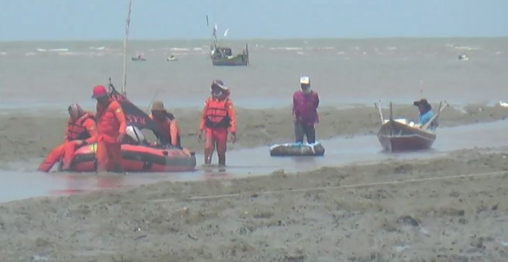 Sampan Terbalik, 2 Nelayan Kakak Beradik Tenggelam Belum Ditemukan