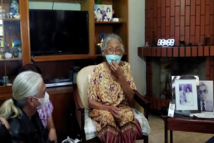 Nenek Ellen Terusir dari Rumah Lantaran Ditipu Cucu Tiri Rp2,8 Miliar