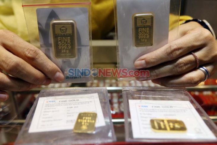 Harga Emas Hari Ini Turun Seceng ke Rp938.000 per Gram