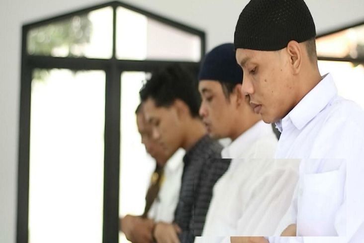 Curi Besi Bekas Milik KAI, 3 Pria di Subang Sujud Syukur Usai Damai