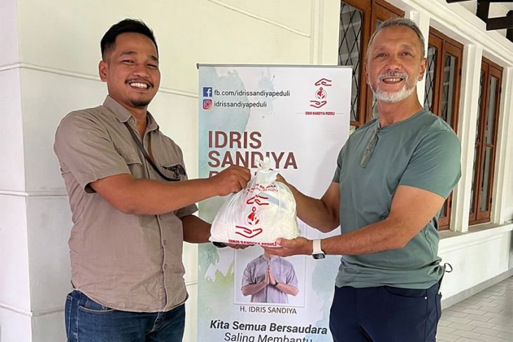 Peduli Sosial, Idris Sandiya Salurkan 2.000 Sembako di Bekasi dan Depok