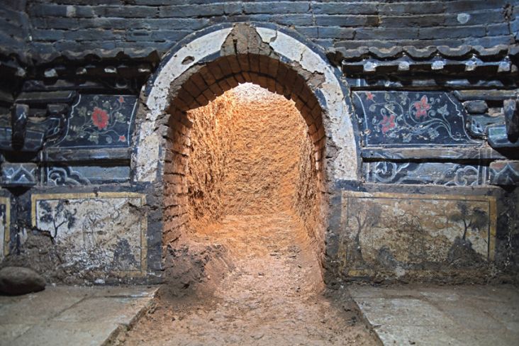 Arkeolog Temukan Kuburan Kuno Dinasti Ming, Ruang Pemakaman Penuh Mural dan Koin Perunggu