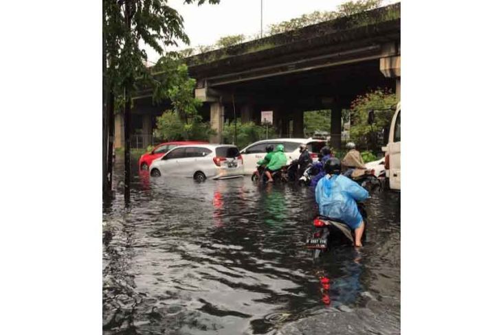 Jakarta Diguyur Hujan Deras, Pengendara Diimbau Berhati-hati