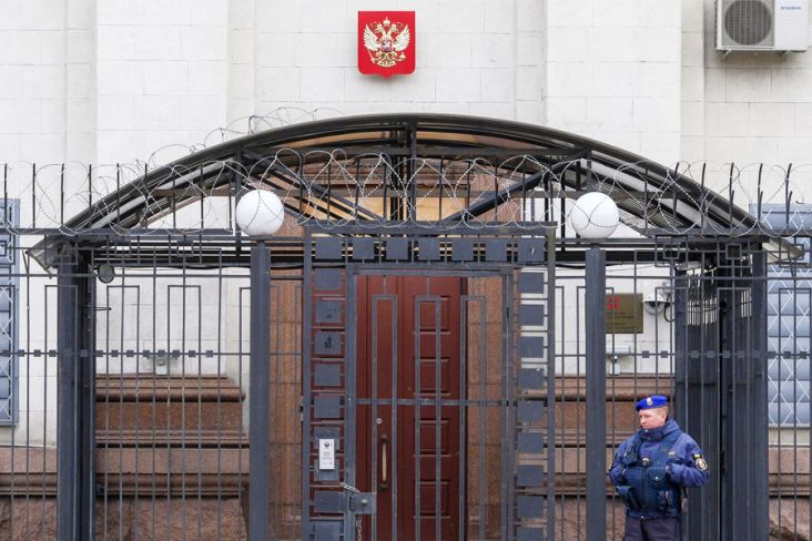 Tensi Memanas, Rusia Evakuasi Diplomat dari Kedutaan di Ukraina
