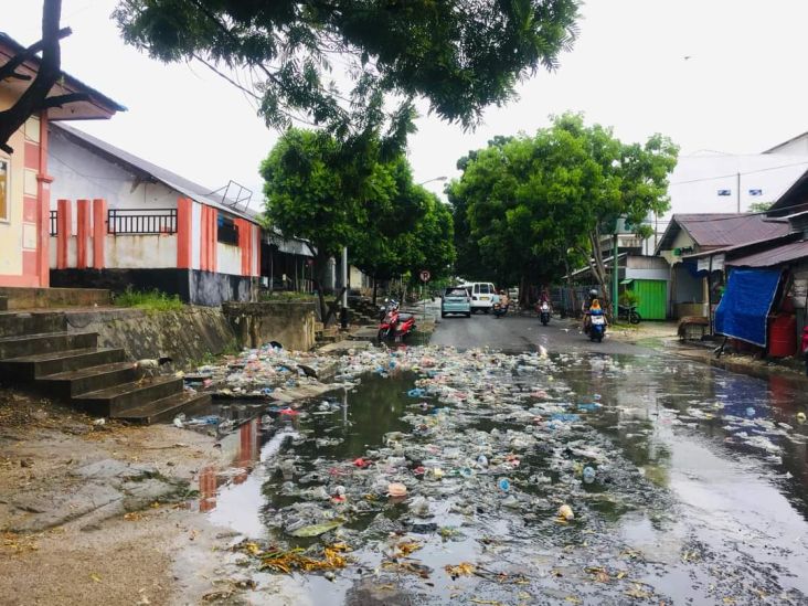 Penampakan Pasar Langgur Maluku Tenggara Dipenuhi Sampah dan Bau Amis
