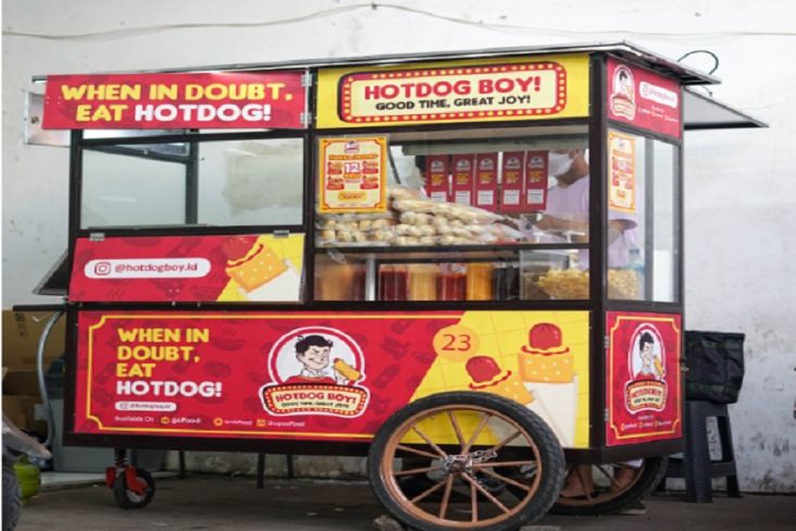 Manjakan Pencinta Kuliner, Hotdog Boy! Hadir di Kota Surabaya