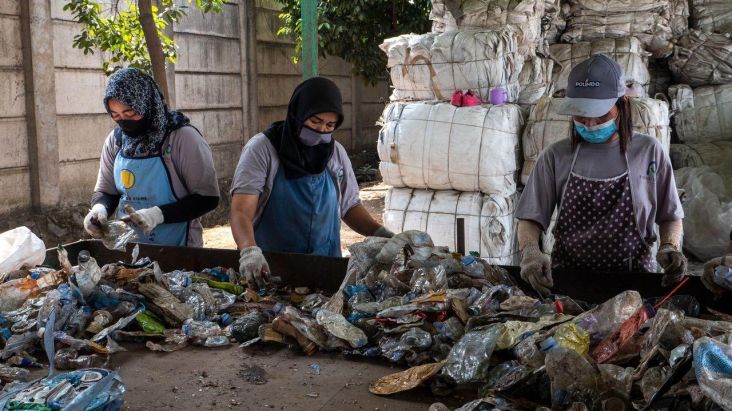 CCOF Bantu Daur Ulang Sampah Plastik di Kalimantan dan Sulawesi