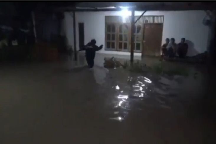 Ratusan Rumah di Madiun Kebanjiran, Belasan Keluarga Terpaksa Mengungsi