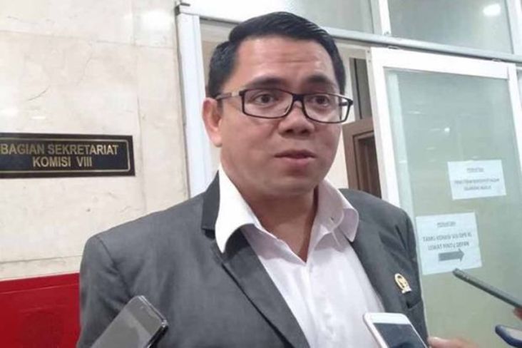 Arteria Dahlan Pakai Pelat Mobil Polisi, Wakil Ketua DPR Duga Dapat Fasilitas dari Aparat