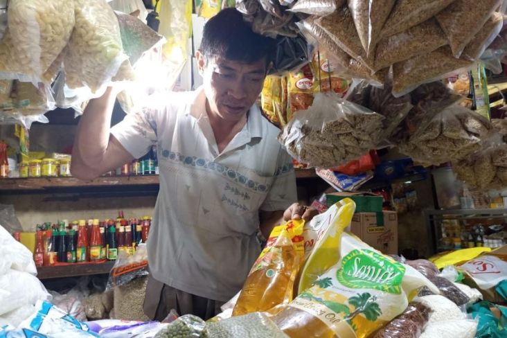Zonk Nih! Minyak Goreng Rp14.000 per Liter Belum Tersebar Merata di Pasar Tradisional