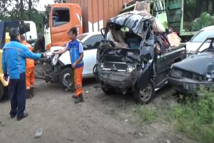 Kecelakaan Maut di Km 87 Tol Purbaleunyi, Mobil Pickup Seruduk Truk, 1 Tewas 1 Luka Berat
