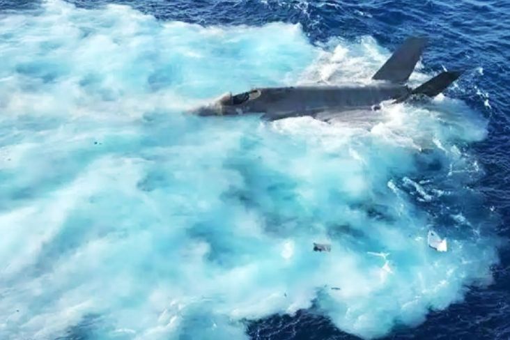 Video Detik-detik Kecelakaan Jet Tempur Canggih AS F-35 di Laut China Selatan