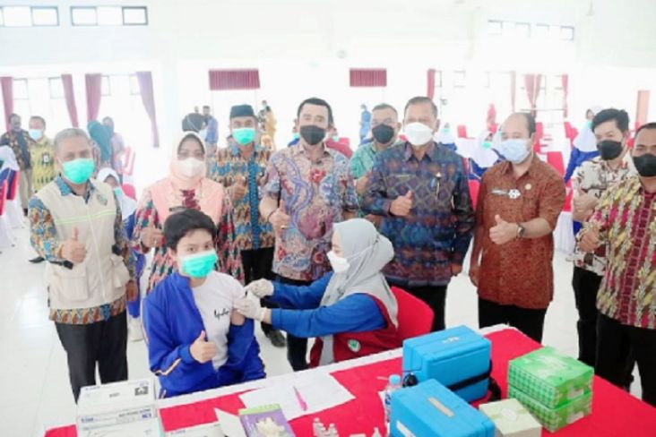 Rektor IPDN Ikut Vaksinasi Booster di Kampus Kalimantan Barat