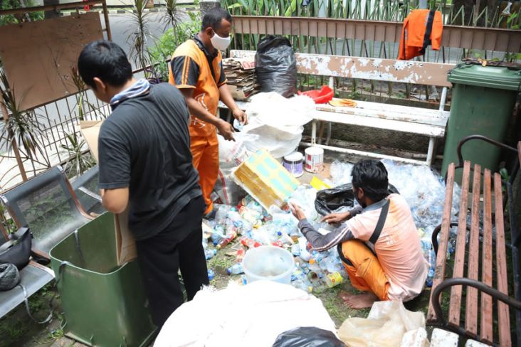 Kurangi Pengiriman Sampah ke Bantar Gebang, PPSU Guntur Melakukan WMC