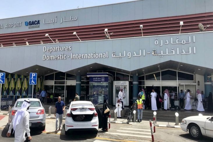 Sistem Rudal Arab Saudi Cegat Drone di Atas Bandara Abha, 12 Orang Luka