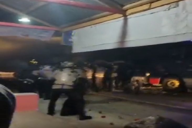 Bentrok Polisi dengan Massa Tolak Tambang Pecah di Parigi Moutong Sulteng