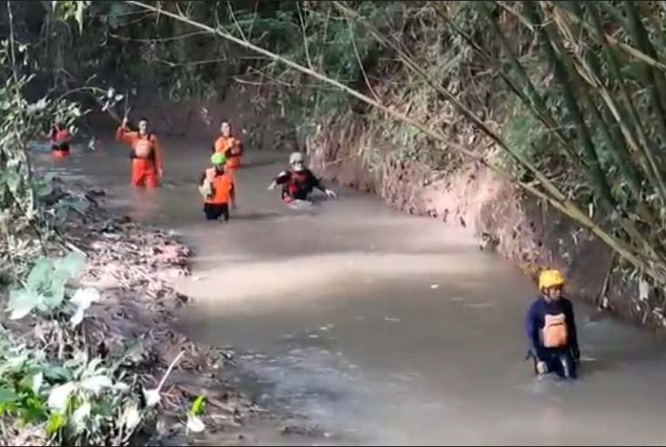2 Pemuda Terseret Arus Sungai Badas Kediri, 1 Ditemukan Tewas