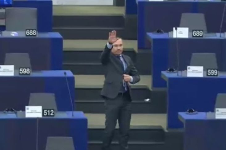 Hormat Ala Nazi Guncang Parlemen Uni Eropa