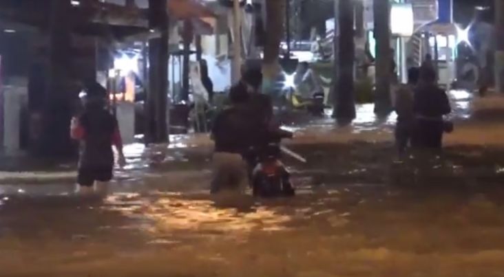 BREAKING NEWS! Banjir Bandang Terjang Kota Palopo