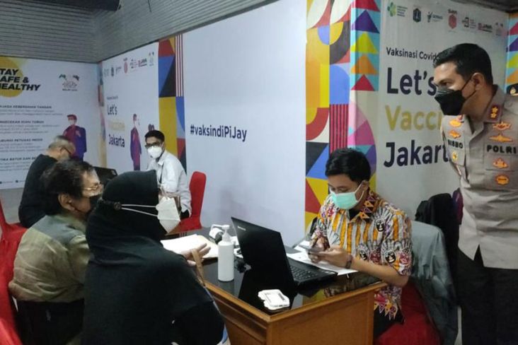 Tinjau Gerai Vaksin di Mal, Wakapolres Jakbar: Sudah Sesuai Protokol Kesehatan