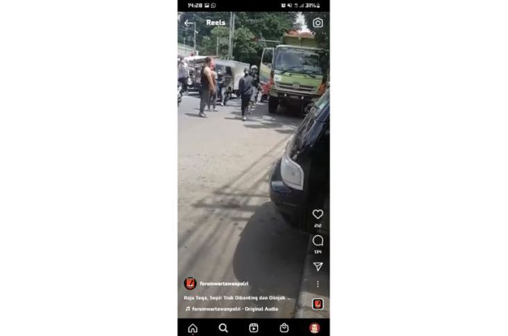 Terungkap! Pria Berotot Smackdown Sopir Truk di Cibubur Mengaku Aparat