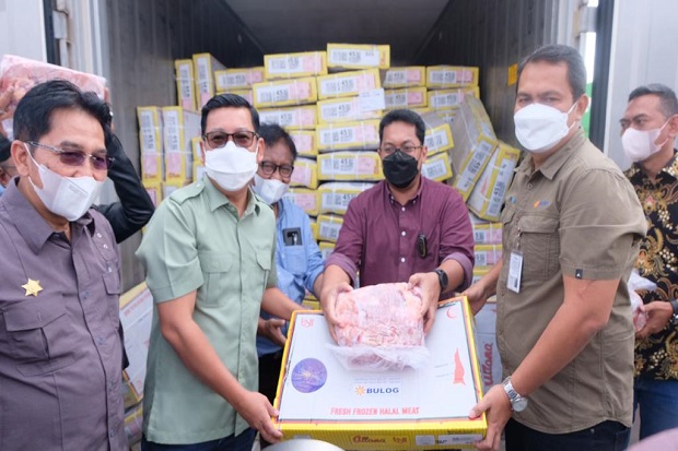 Daging Impor BULOG Tiba di Tanjung Priok