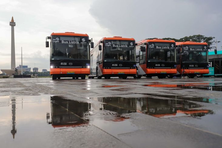 Keren! 30 Bus Listrik Transjakarta Resmi Mengaspal Layani 4 Rute