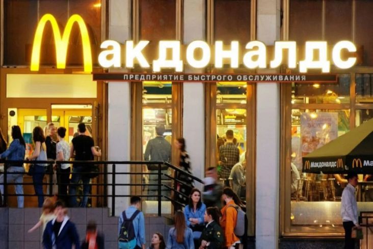 McDonalds dan Starbucks Tutup Sementara Semua Gerai di Rusia