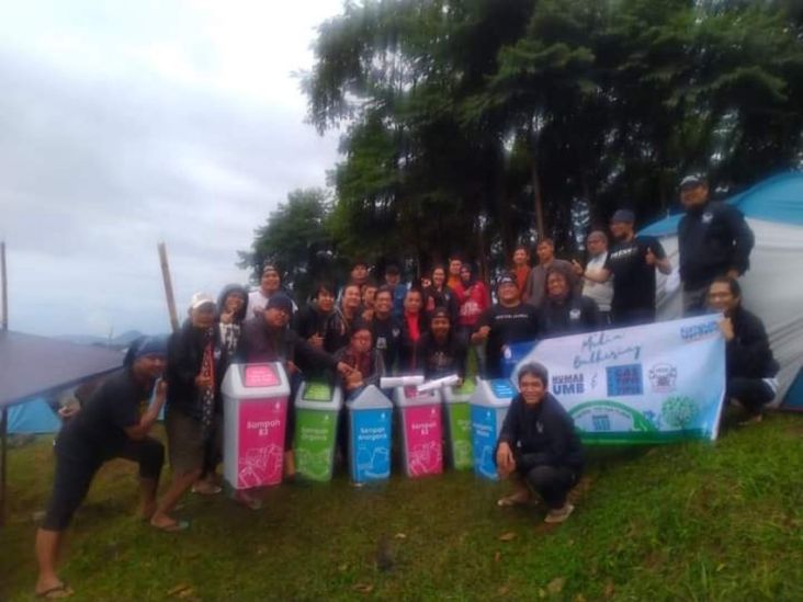 Kolaborasi UMB dan Pers Gas Tipis-Tipis Bersihkan Alam Gunung Bunder Bogor