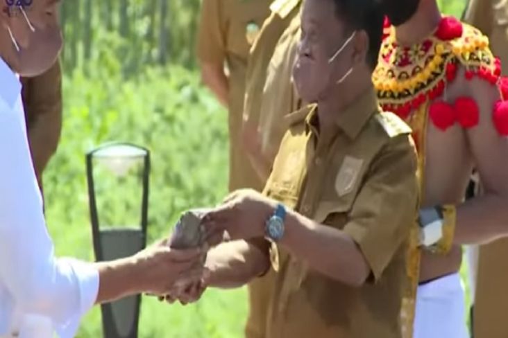 Penampakan Gubernur Sulteng Sebelum Pingsan di Ritual Kendi Nusantara
