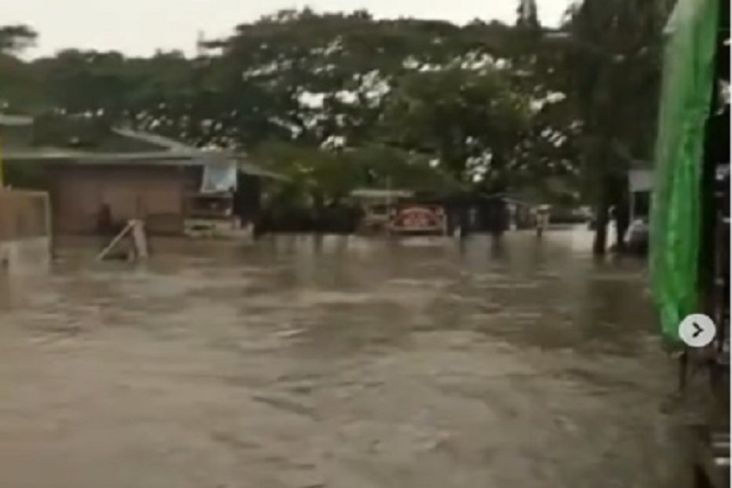 Tangerang Diguyur Hujan, Jalan Gempol Raya Tenggelam Mirip Banjir Bandang