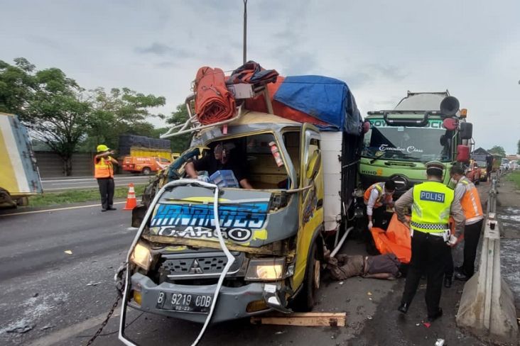 3 Truk Tabrakan Beruntun di Tol Tangerang-Merak, 1 Orang Tewas