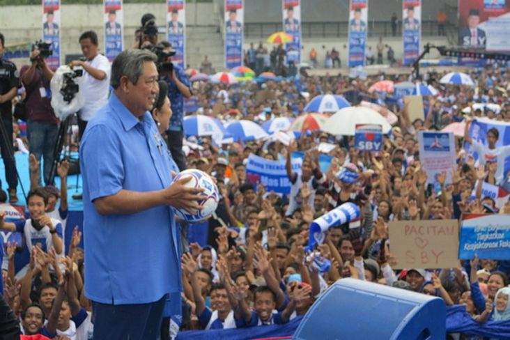 Kisah Pawang Hujan Menjaga Panggung Kampanye SBY