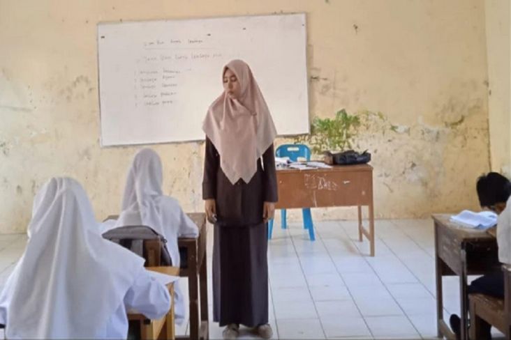 Masni, Mengabdi Jadi Guru Honorer di Aceh Besar Sambil Bertani