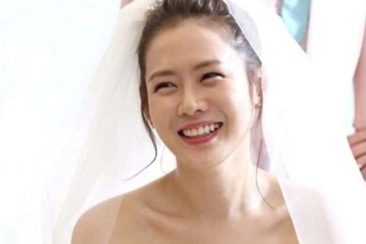 Son Ye Jin Cantik di Hari Pernikahan Berbalut Gaun Rp140,7 Juta Rancangan Vera Wang