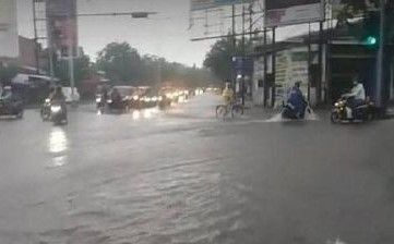 Sungai Meluap, Ratusan Rumah di Cilacap Terendam Banjir