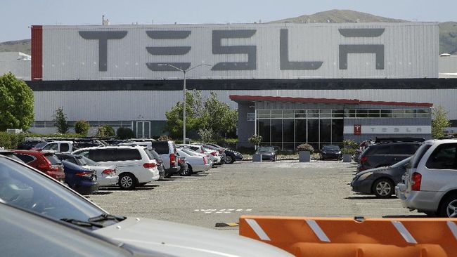 Cetak Rekor Baru, Tesla Kirim 305.000 Unit Mobil Saat Pandemi