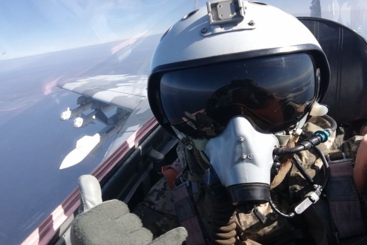 Pilot Ukraina Ungkap F-15 AS Membantu dalam Melawan Su-35 Rusia yang Lebih Unggul