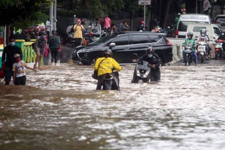 Pintu Air Pasar Ikan Siaga 2, 9 Wilayah Jakarta Waspada Banjir